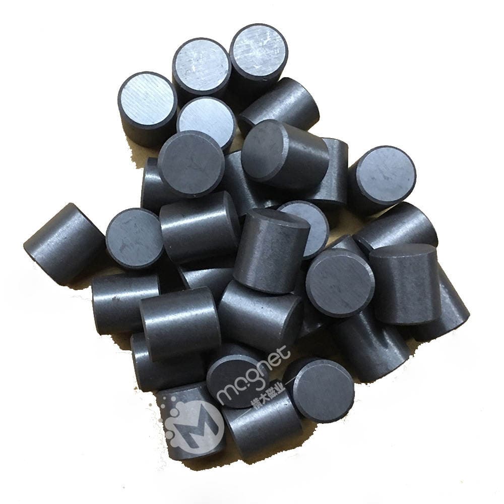 Qara ferrit nişan maqnit D28*4 5