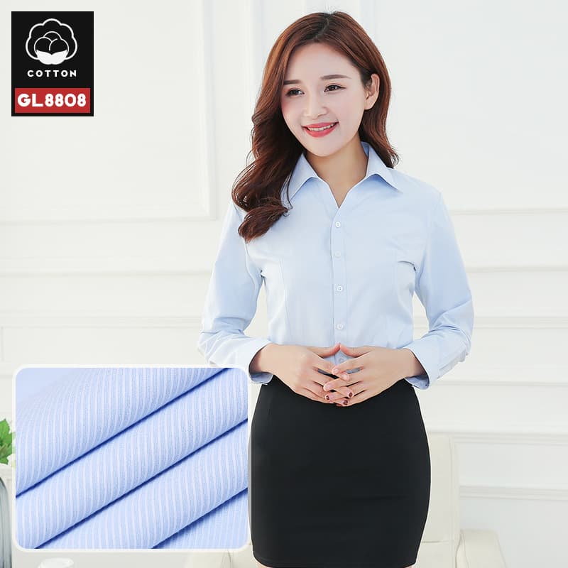 Light blue square collar
