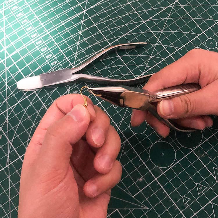 204 stainless steel jewelry plastic pliers glasses frame pliers multifunctional adjusting pliers white plastic nozzle pliers nose pliers 4