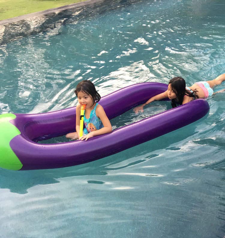 Cross-border spot adult children water drifting large inflatable eggplant floating row sea floating bed grid swimming ring toy 3