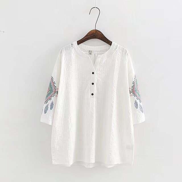Qadınlar üçün böyük ölçülü, payızlıq pambıq T-shirt, boş kəsimli, etnik üslubda, 3/4 qollu, printli, yarım-açıq yaxalı. 1