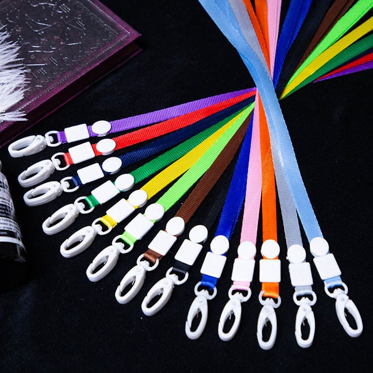 Loqo çaplı, 1 sm plastik qarmaqlı boyunbağı, şəxsiyyət/iş kartları üçün. 1