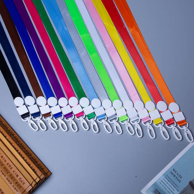 Loqo çaplı, 1.5 sm plastik yumurta qarmaqlı boyunbağı, şəxsiyyət/sərgi kartları üçün. 4