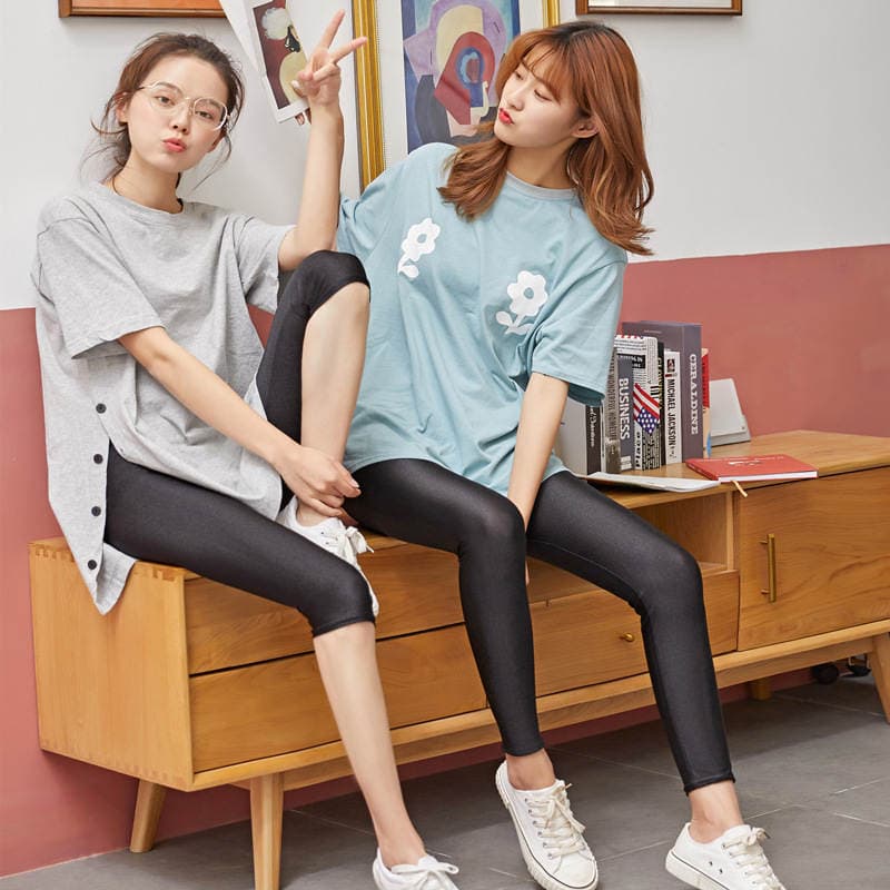 Spring and Autumn Thin Glossy Leggings for Women, Black Slim-Fit Capri Pants, Ankle-Length Pants 1