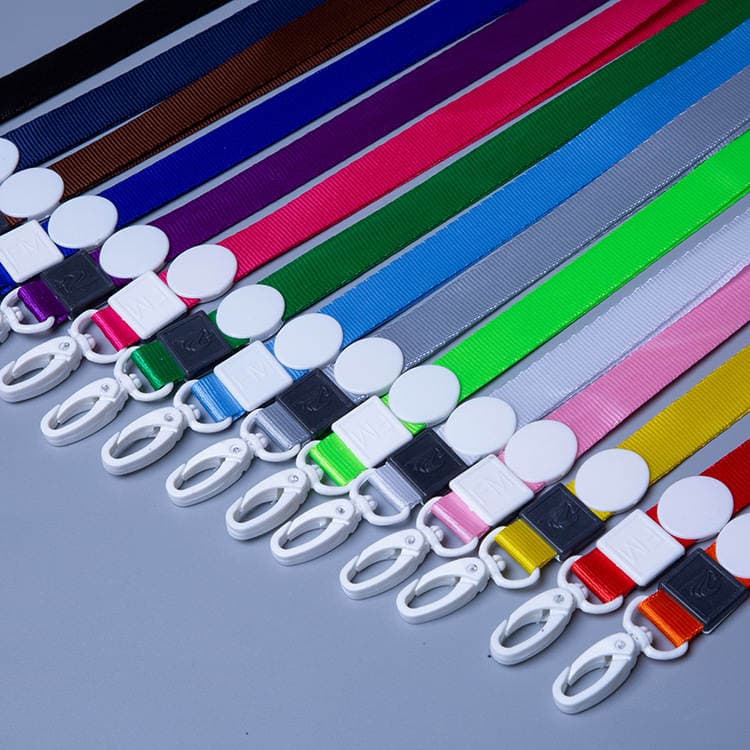 Loqo çaplı, 1.5 sm plastik yumurta qarmaqlı boyunbağı, şəxsiyyət/sərgi kartları üçün. 3