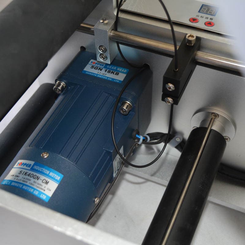 MT-50 semi-automatic round bottle labeling machine self-adhesive label labeling machine glass bottle plastic bottle small labeling machine 2