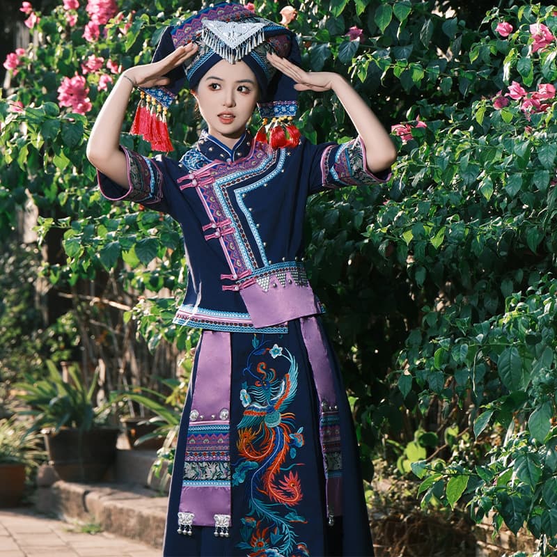 Sd women's navy blue suit + fan-shaped headdress