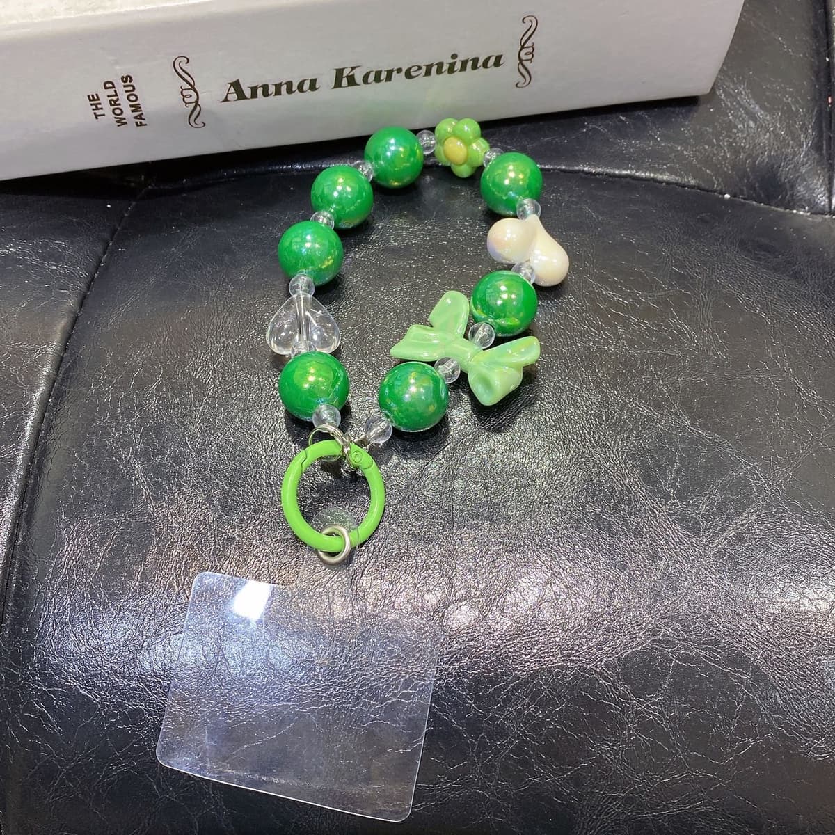 Flower beaded mobile phone chain green