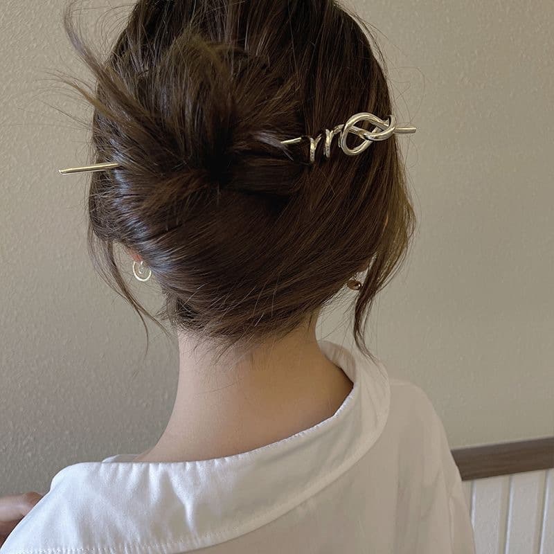 36# Twisted Hairpin Gold