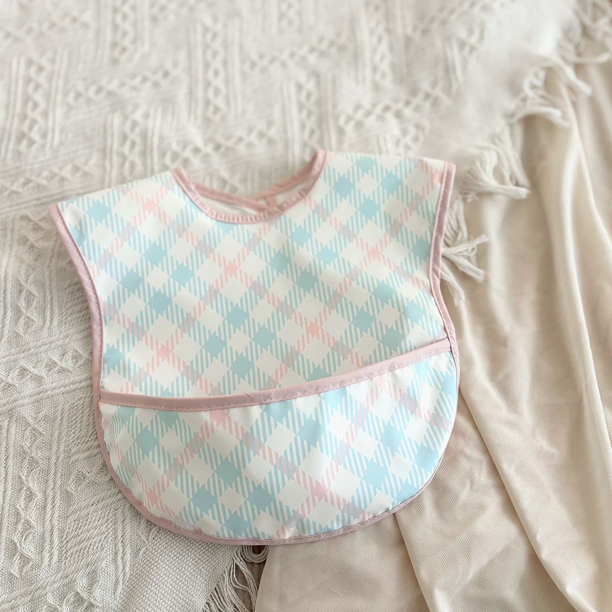 Pu three-dimensional bib blue and pink plaid