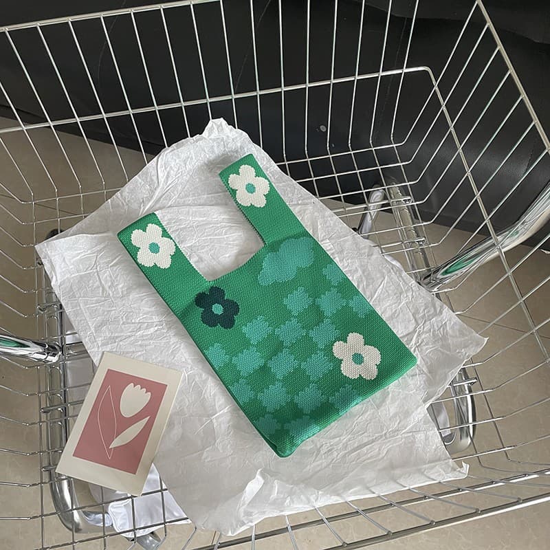 Checkerboard flower-green