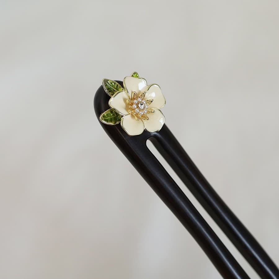 U-shaped camellia hairpin [natural ebony]