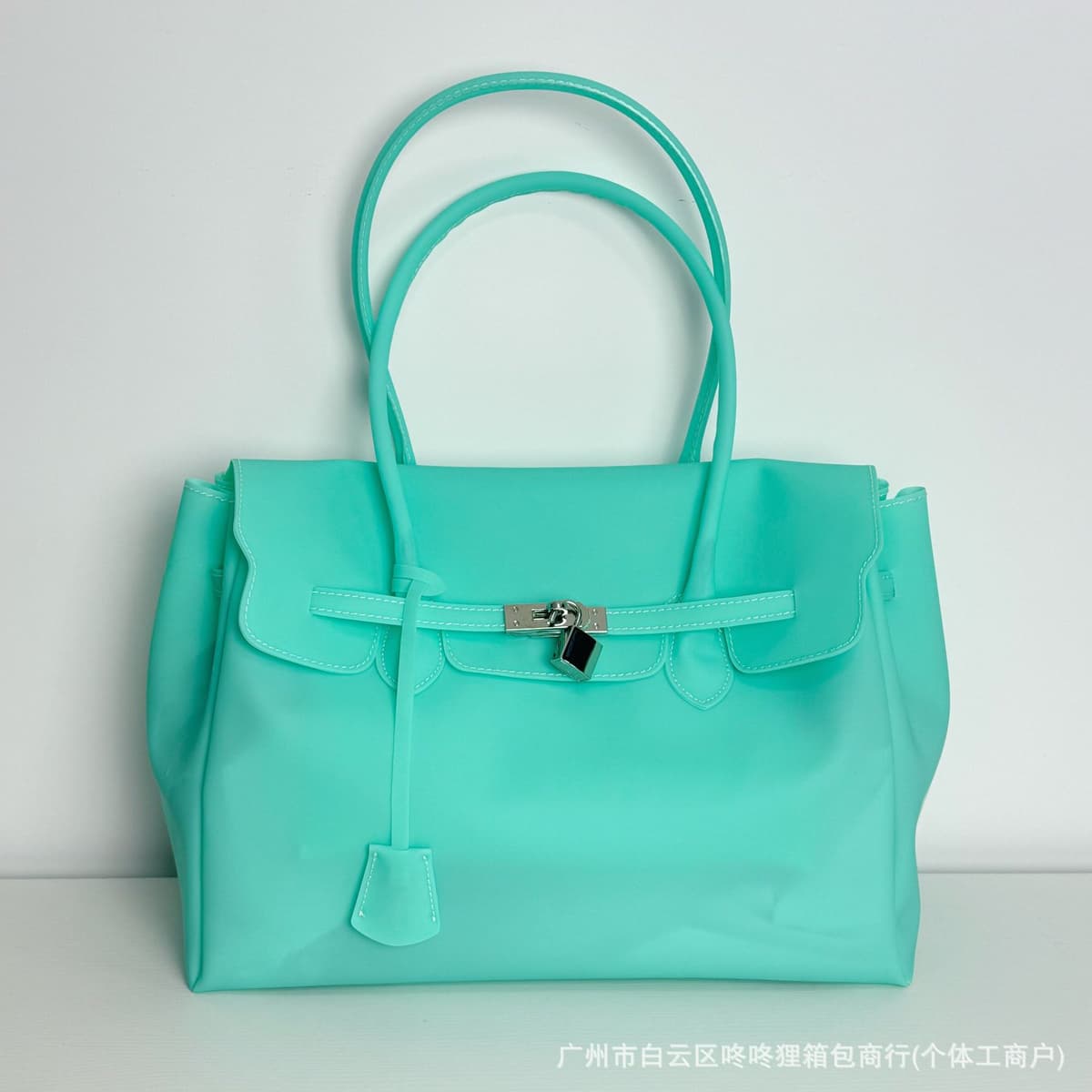 Mint wave green