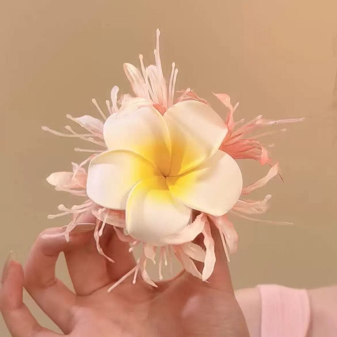 7325 "far shore" plumeria hair clip - pink