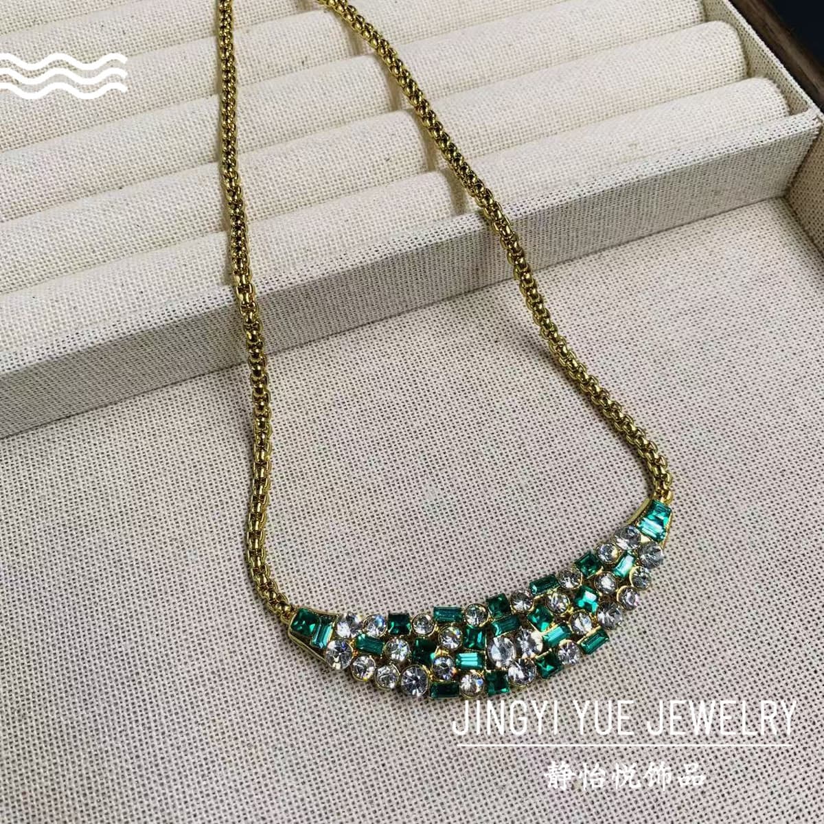 1580 gold green necklace