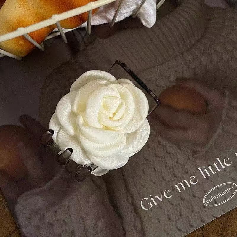 6003 heartbeat flower clip beige