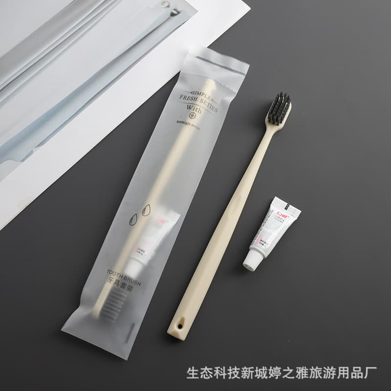 Soft film + triangular toothbrush + [toothpaste with lid]