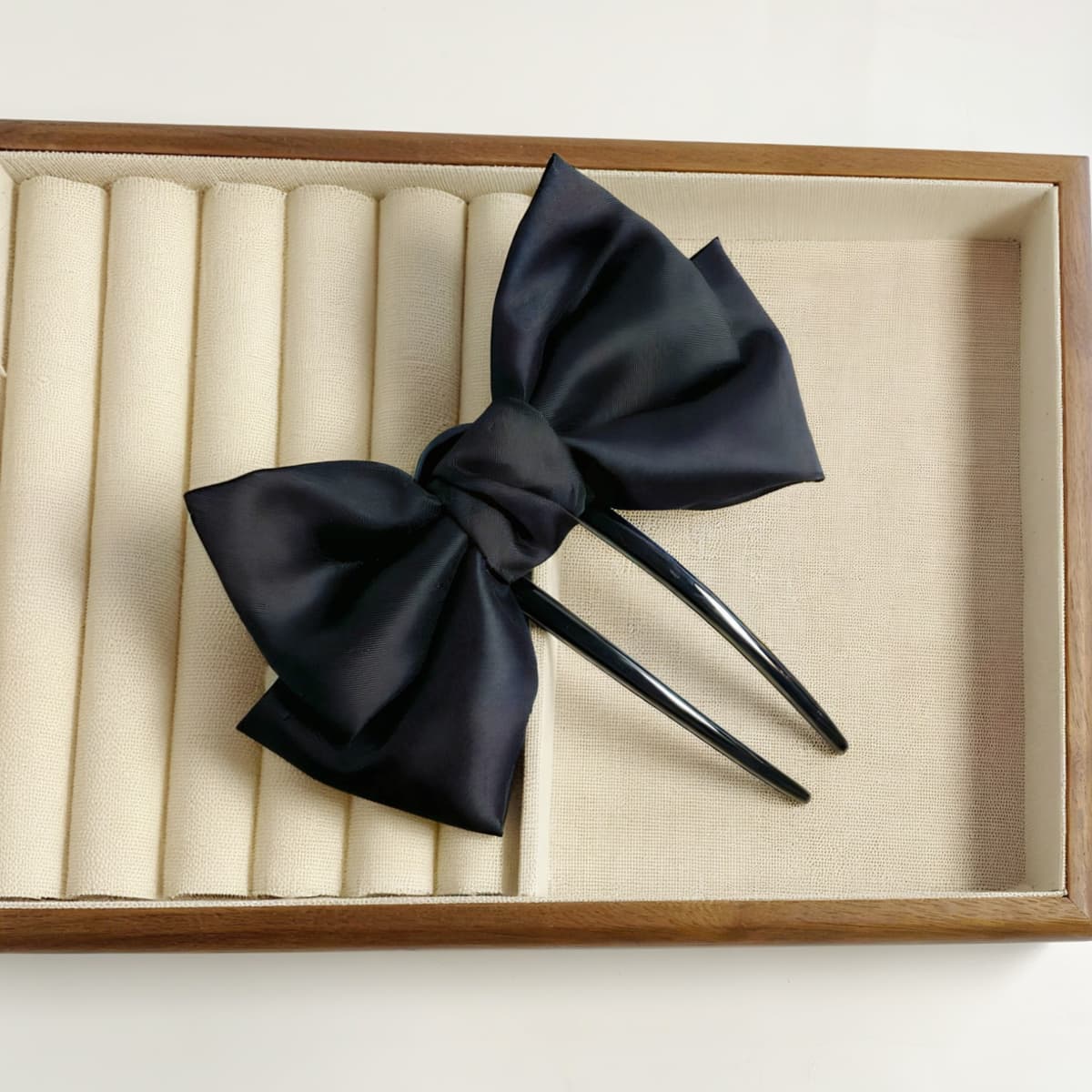 211 # Black bow u-shaped hairpin