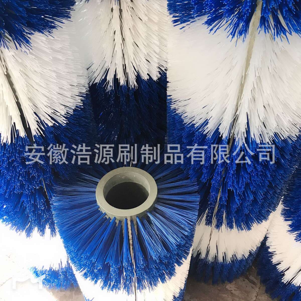 Large 3D Rotating Cow Body Brush, Premium Nylon Hard Bristle Roller Brush for Cow Scratching and Massage, Wholesale 3