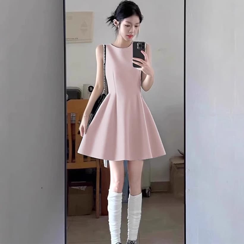 Pink [sleeveless dress]