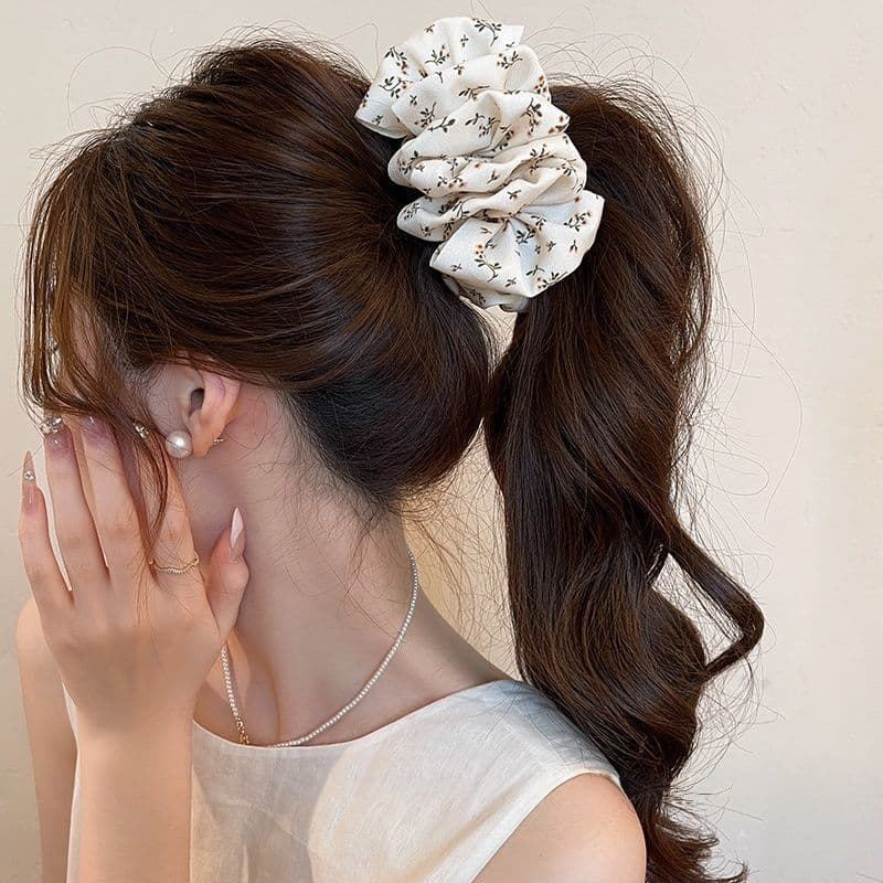 4# white floral - about 12cm