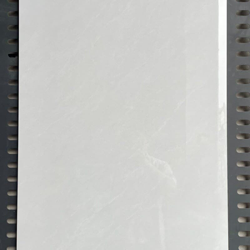 157004