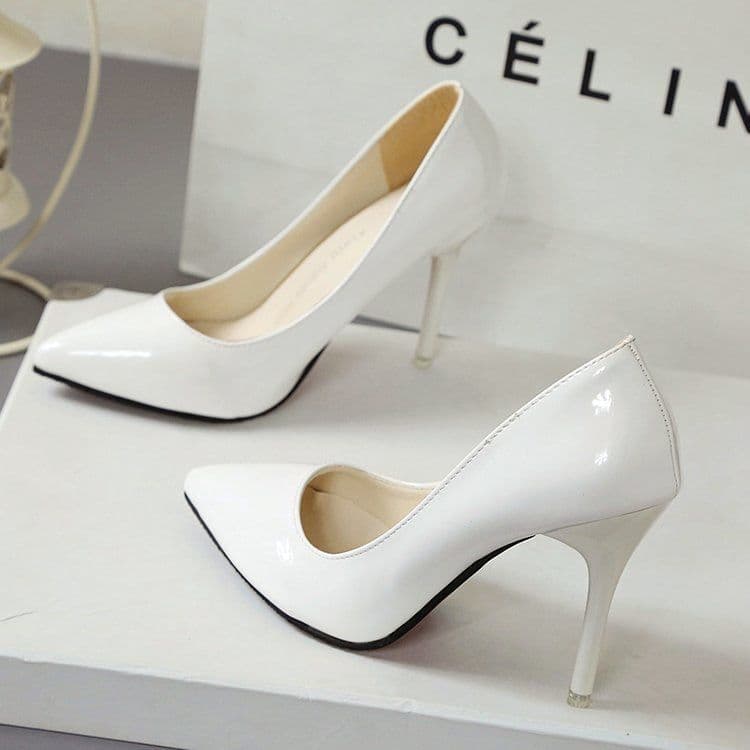 White [10cm]]