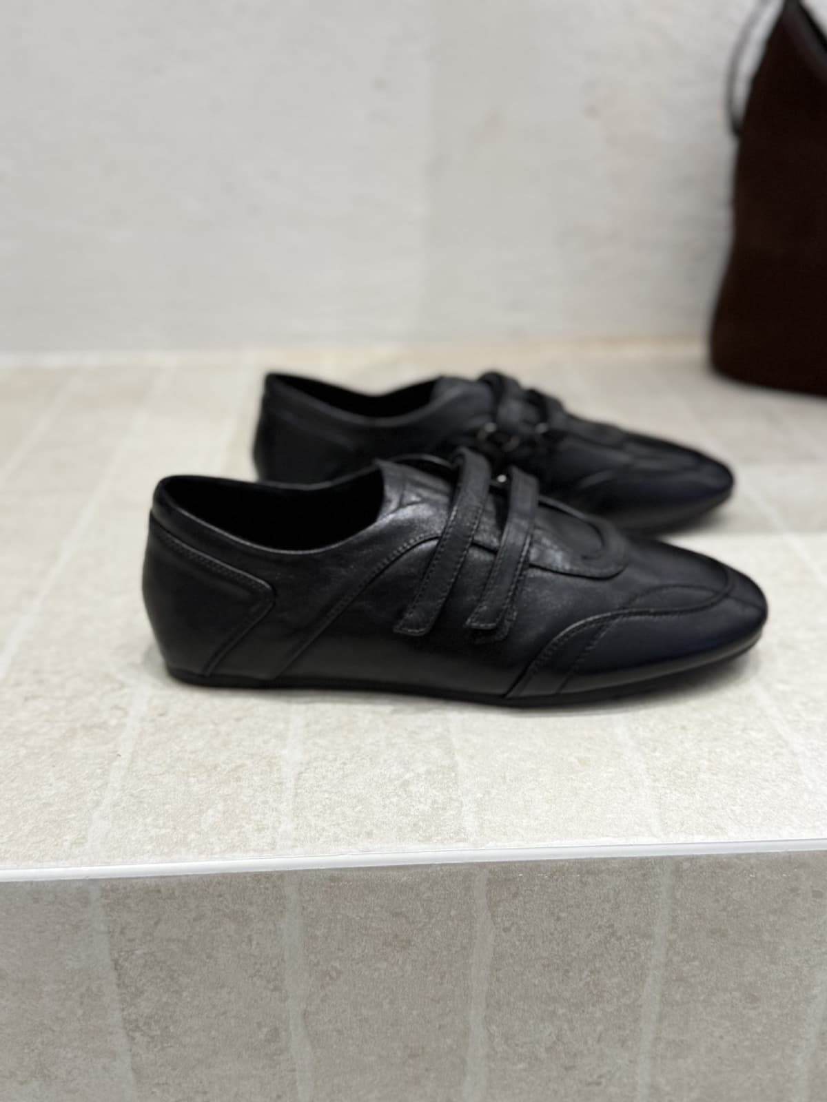 High-end boutique black edition