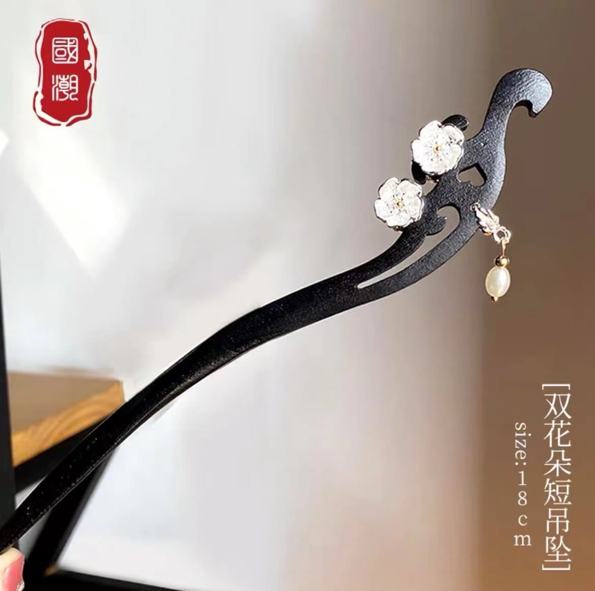 107# Double Silver Flower Short Pendant
