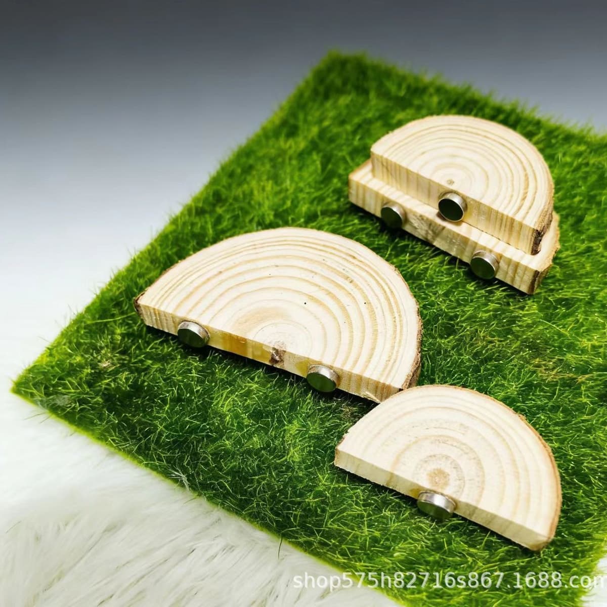 Semicircular wood chips + 2 pairs of magnets (without turf)