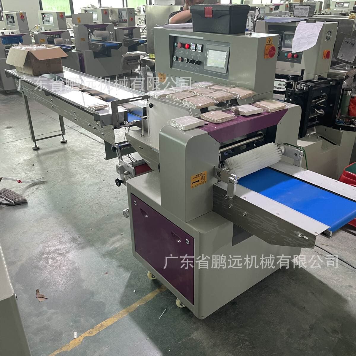 Hotel Commercial Napkin Packaging Machine Catering Restaurant Tissue Paper Packaging Machine Sanitary Napkin Pillow Packaging Machinery 4