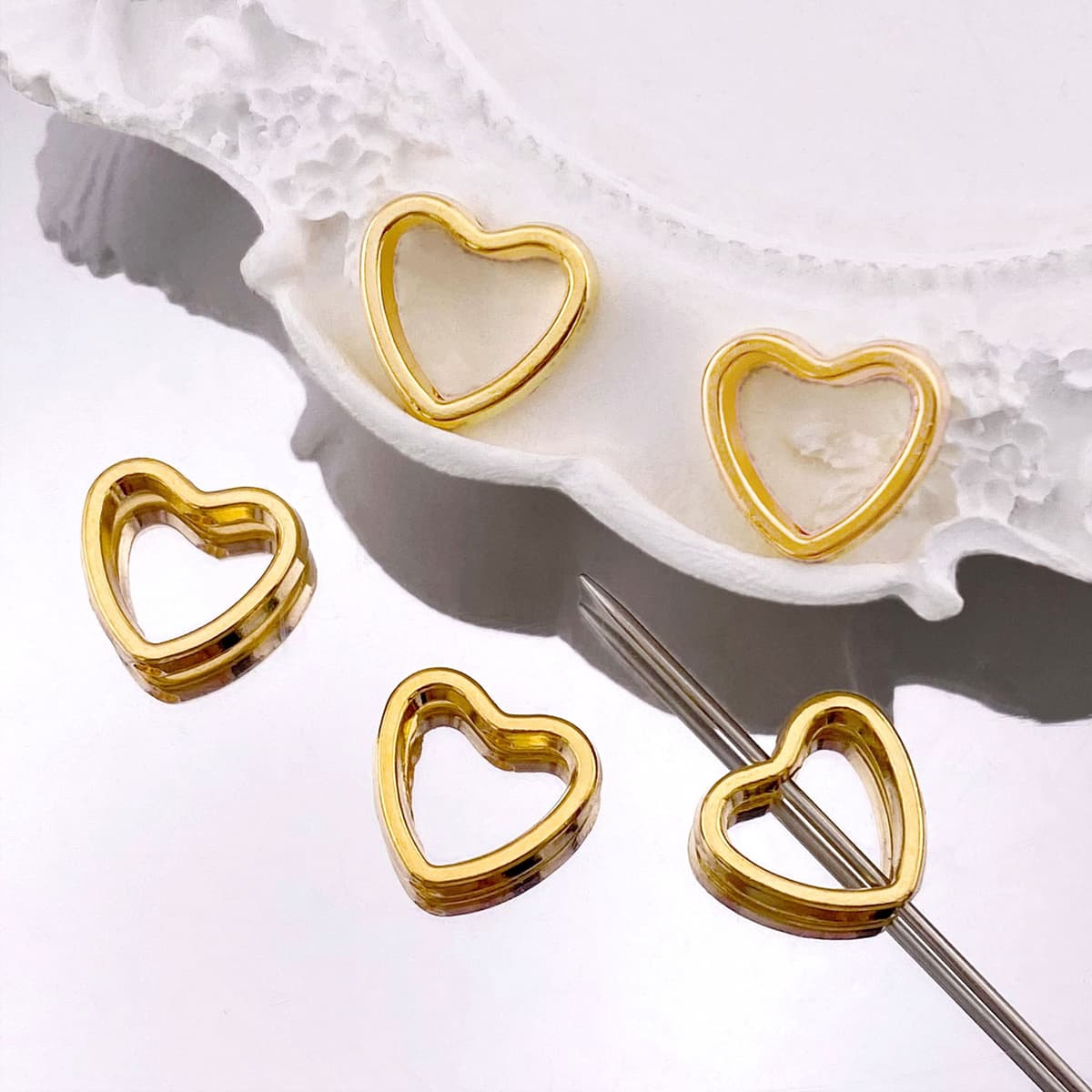 A725 [golden trumpet] card 6mm love bead circle 11.6*10.7mm (hole 7.1mm)