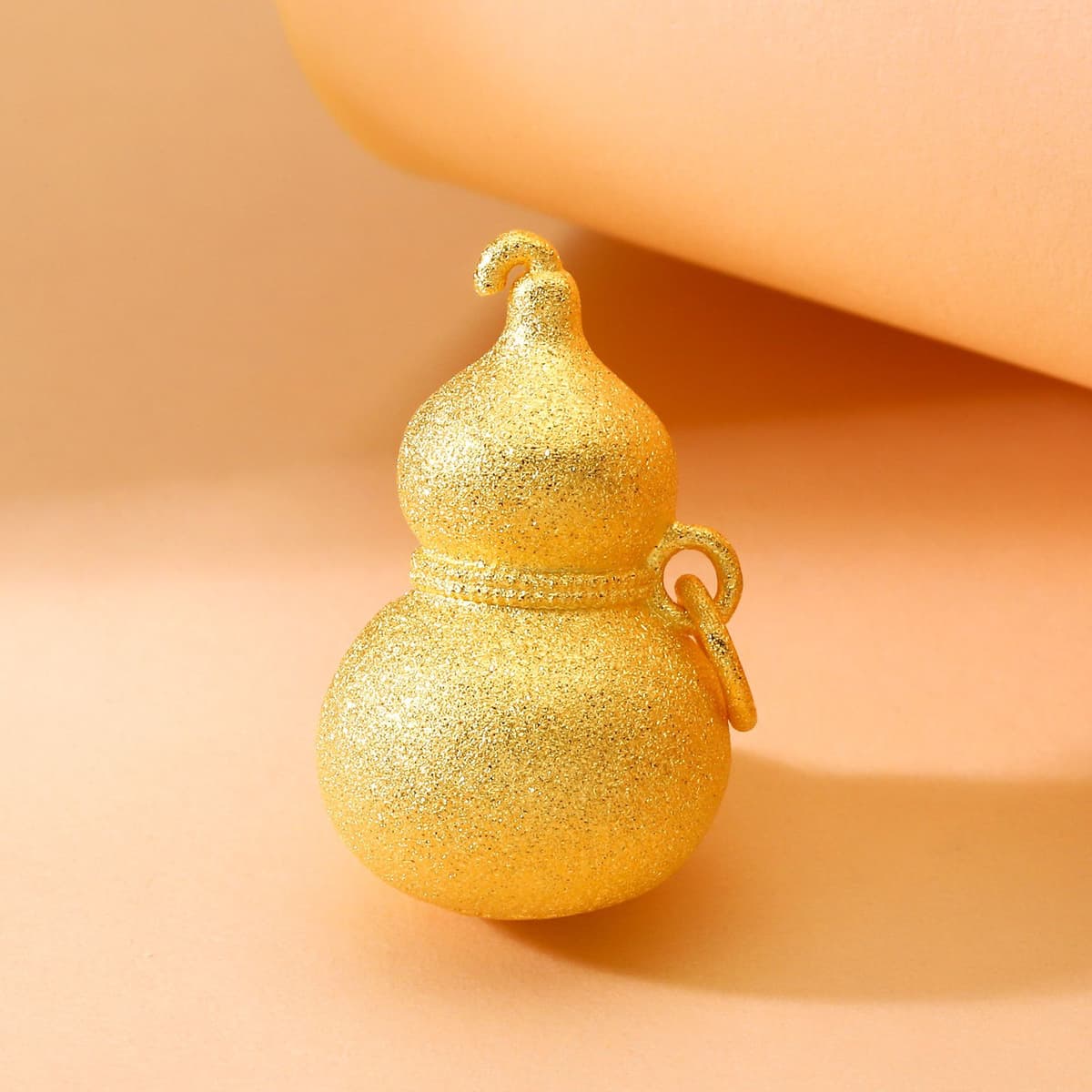 Electric gold brushed glitter gourd pendant about 8.2 grams