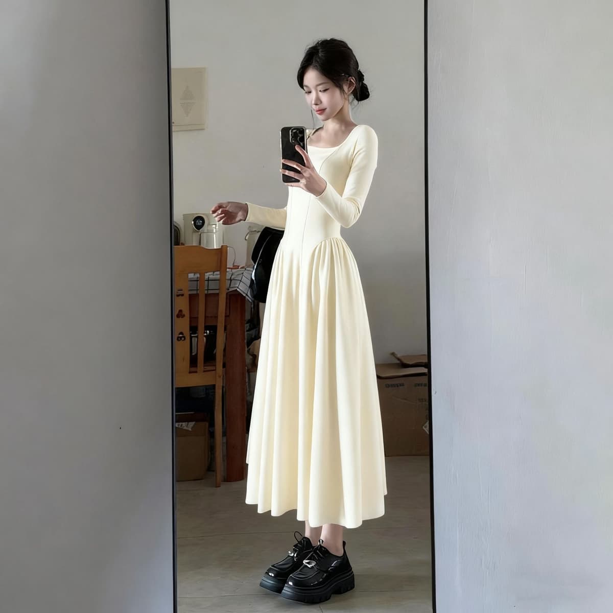 Milk white [long-sleeved dress]