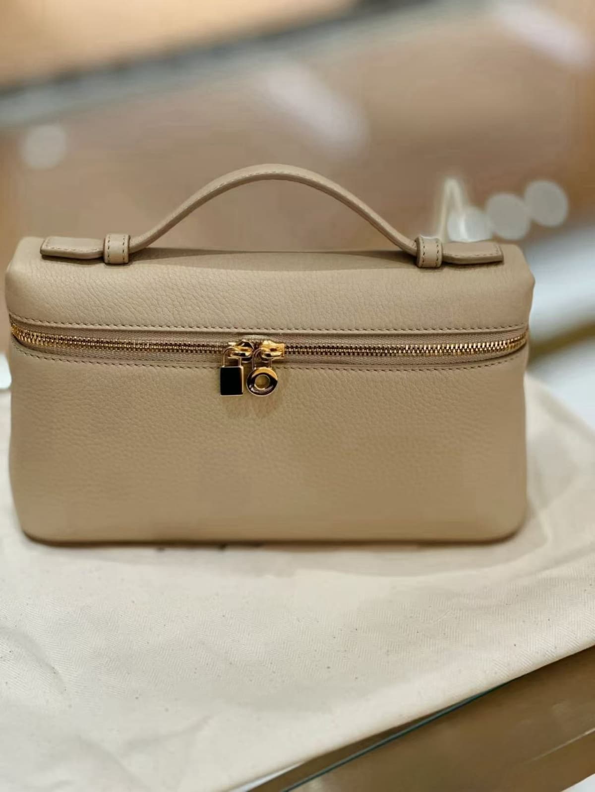Milk tea color second generation gold buckle