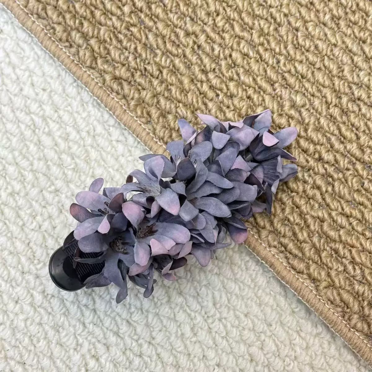 Purple flower lazy clip