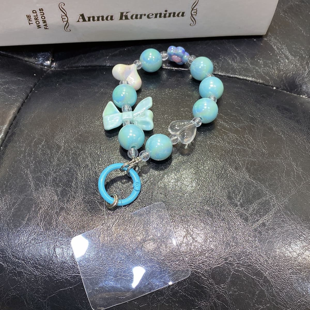 Small flower beaded mobile phone chain blue