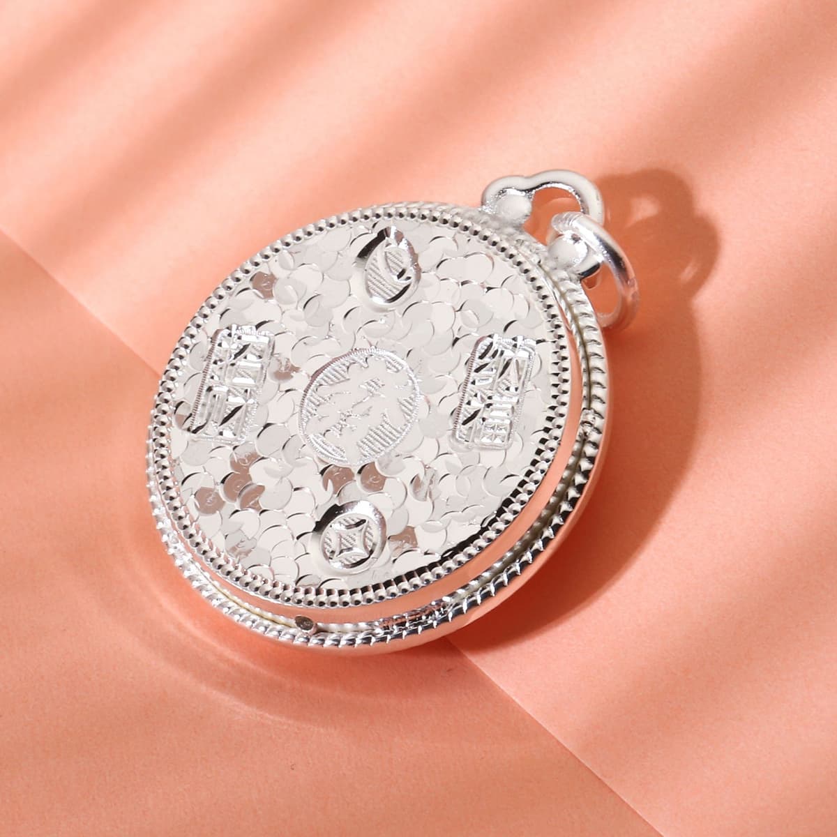 Crushed ice lucky pendant silver