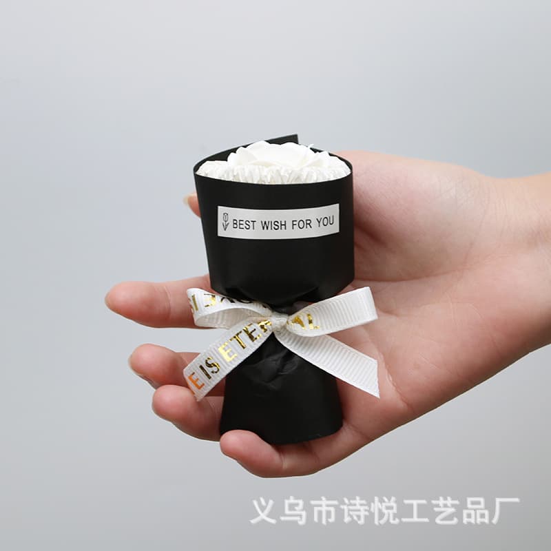 White palm romantic pocket bouquet