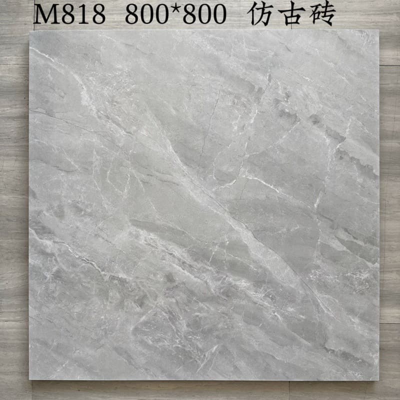 M818