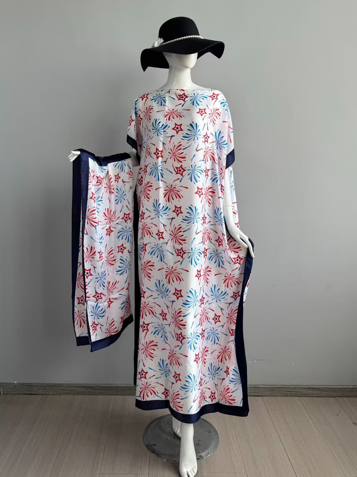 441 - blooming night - off-white/red