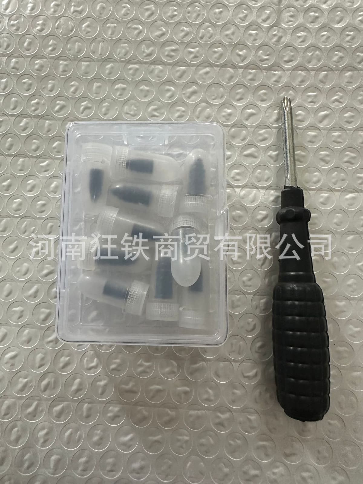 5 large and 5 small nails (boxed + screwdriver)