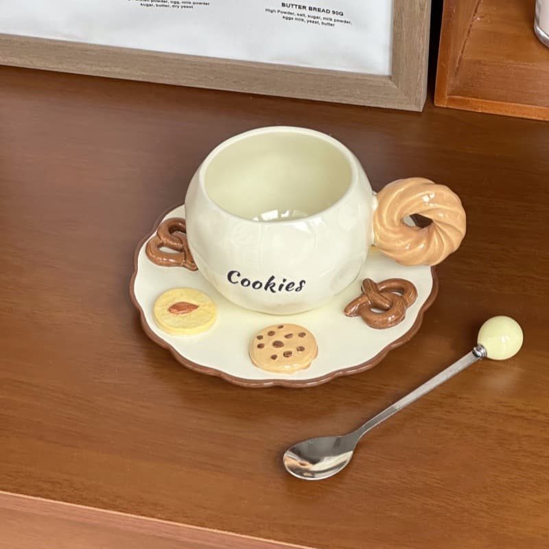 Cookie coffee cup and saucer - custard + ball spoon