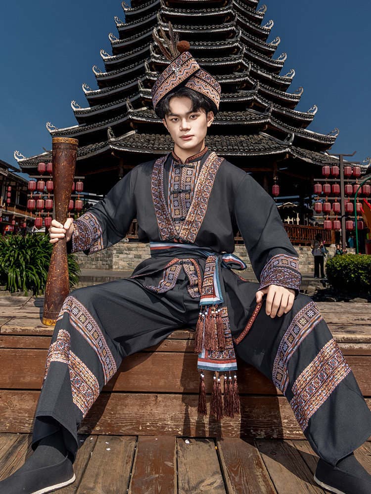 New Collection of Traditional Clothing for Adults from the Yao Ethnic Minority in Guangxi, Suitable for Performances and Traditional Travel Photography 3