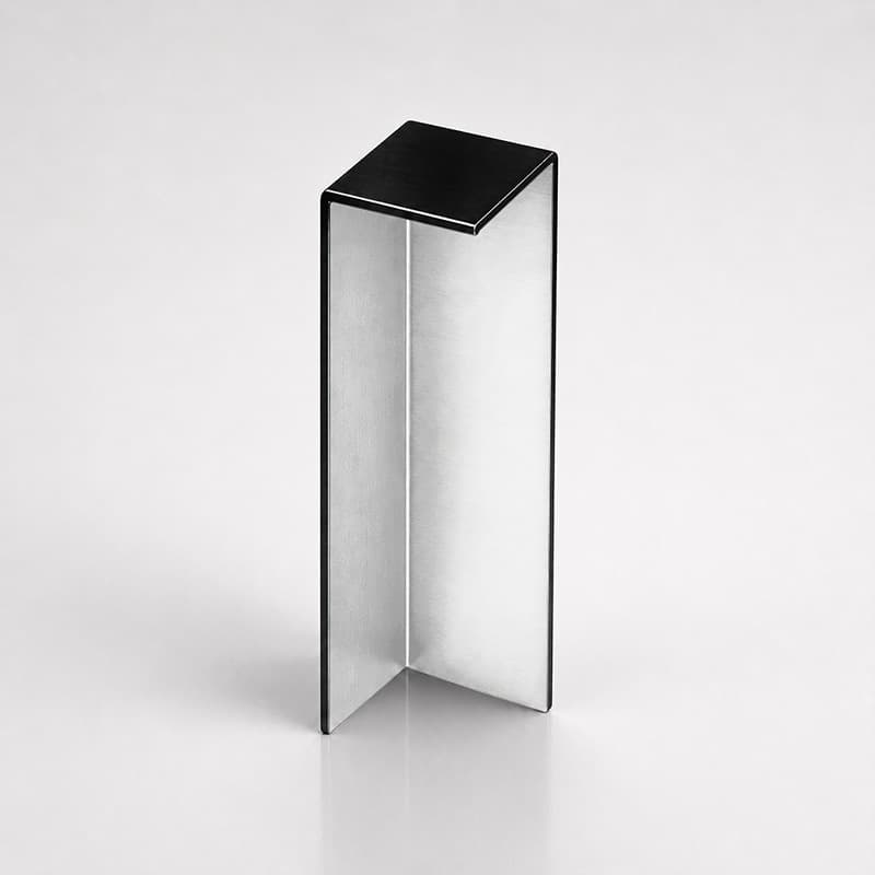 End cap (default: matches baseboard)