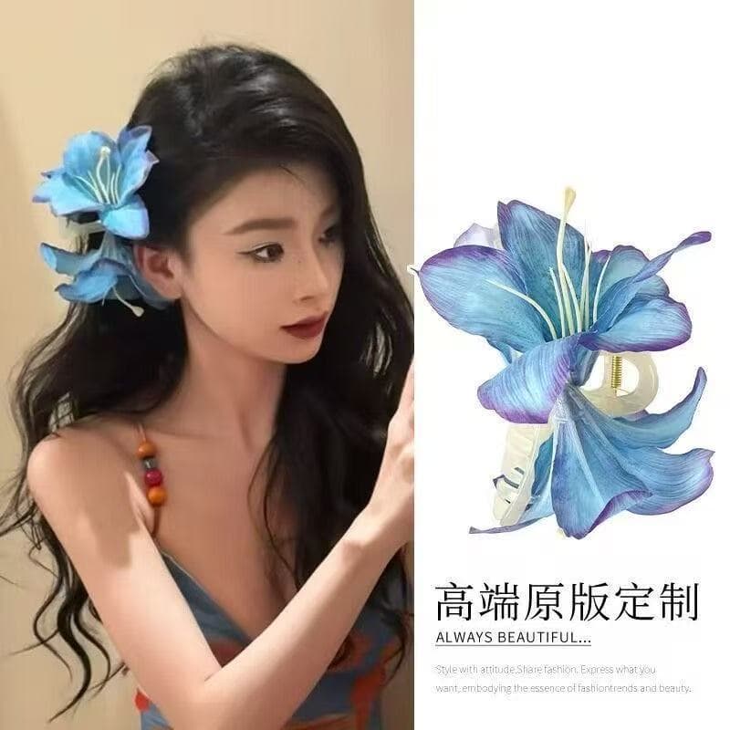 5596 asymmetrical lily clip-blue
