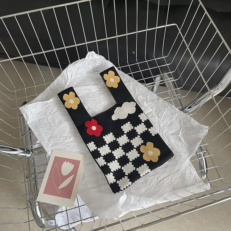 Checkerboard flower-black
