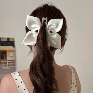 1# beige - claw clip (approx. 13cm), bow (approx. 10.5cm), ribbon (approx. 13cm)