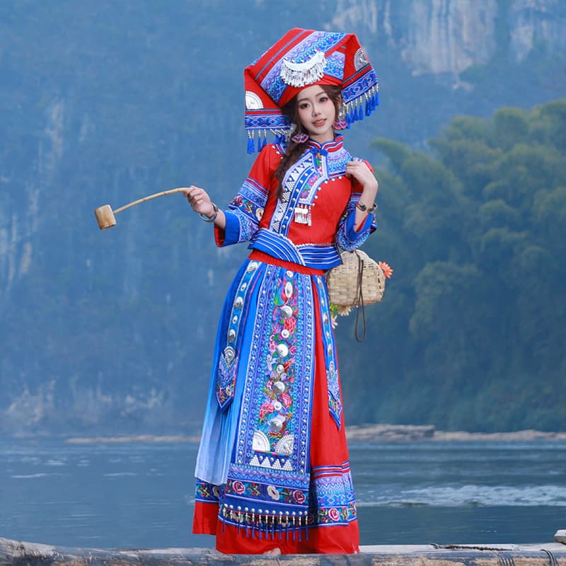 Wb women's red suit + fan-shaped headwear