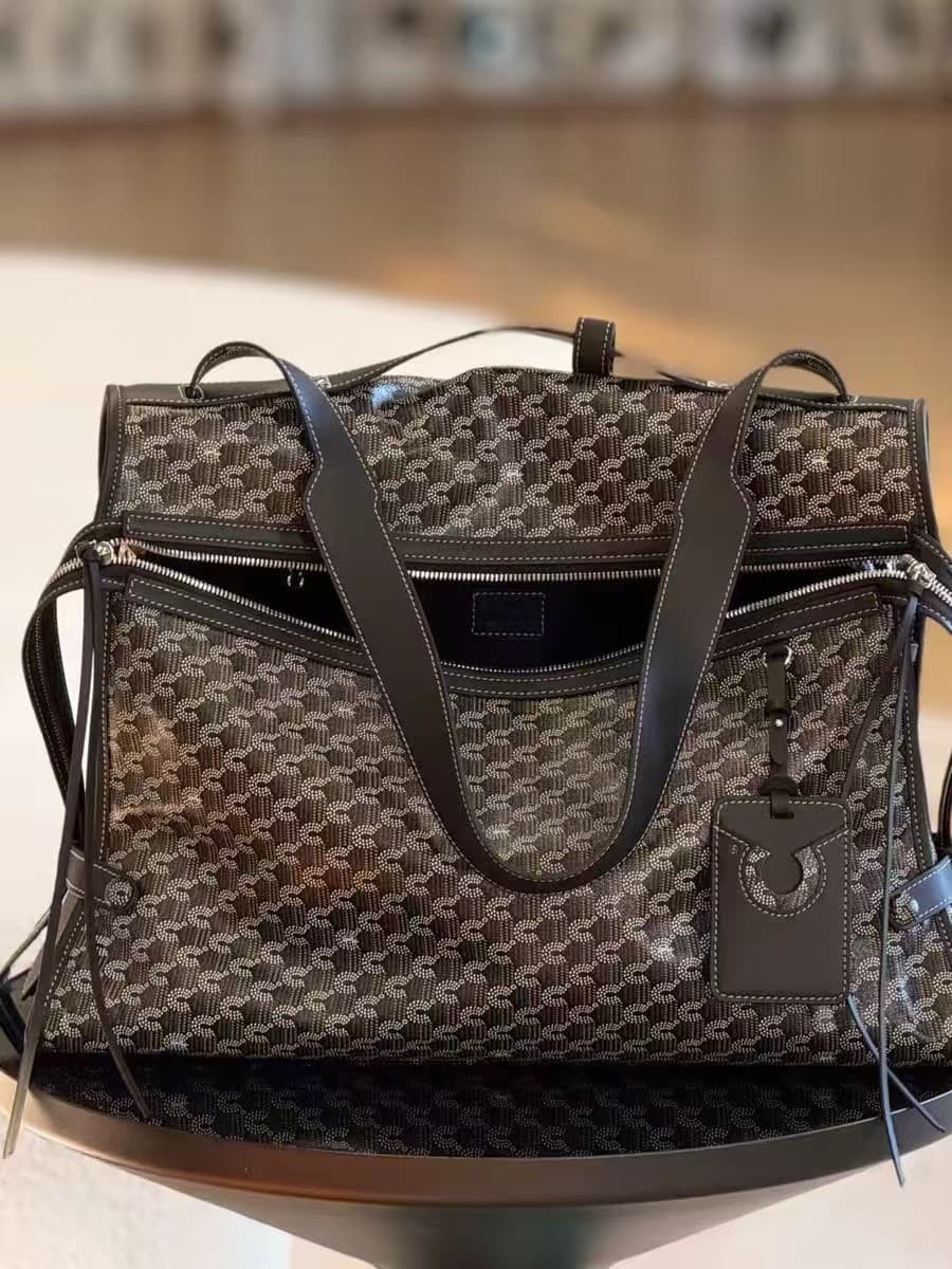 Smiling monogram black 38cm comes with stickers
